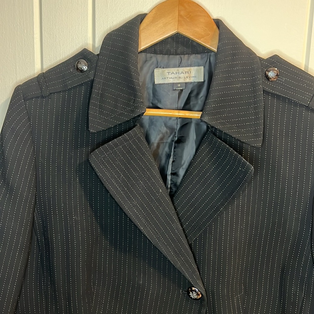 Tahari Arthur S. Levine Black Blue Pinstripe Blazer Suit Jacket Size 18 - Picture 2 of 8